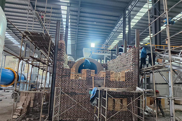貴州大型白酒糟烘干機(jī)爐子砌筑施工現(xiàn)場